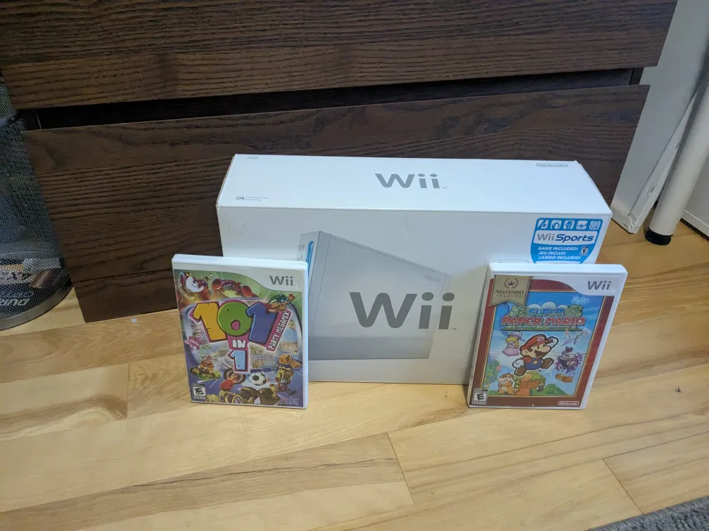 Wii Console set, 2 games. thumbnail