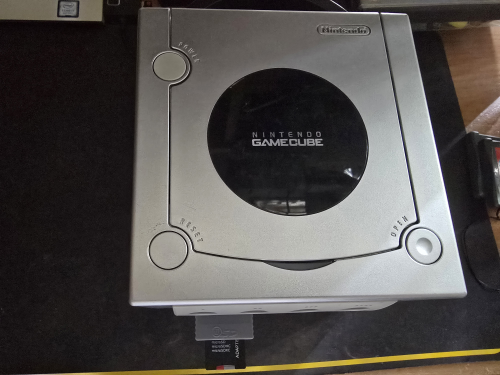 Moddded Gamecube with Picboot chip installed and controllers - photo 4