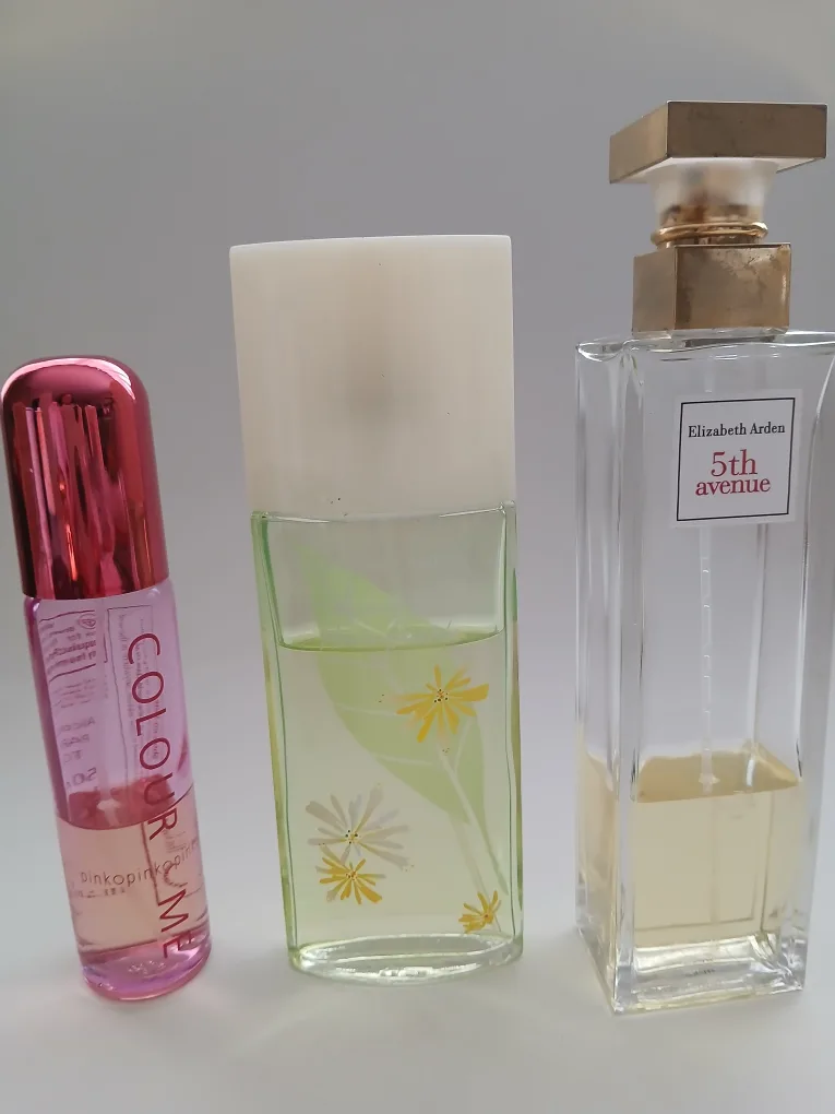 Mixed Perfume Lot: Avon, Elizabeth Arden, Moschino & More image indicator(3)