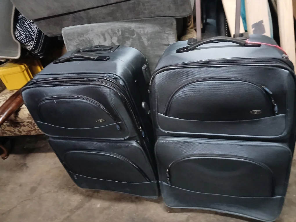 2 large suitcases thumbnail