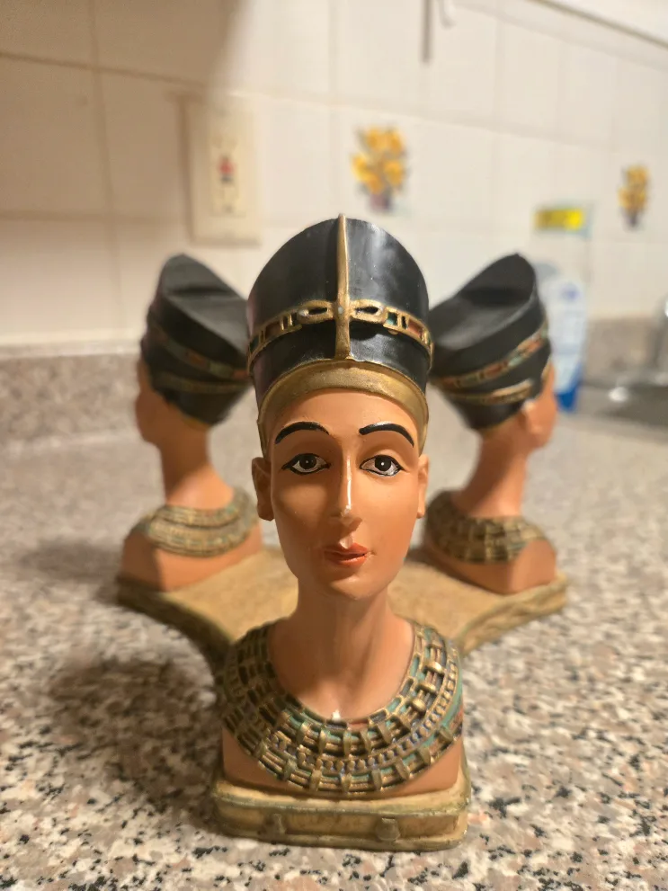 Nefertiti Bust Sculpture Figurine thumbnail
