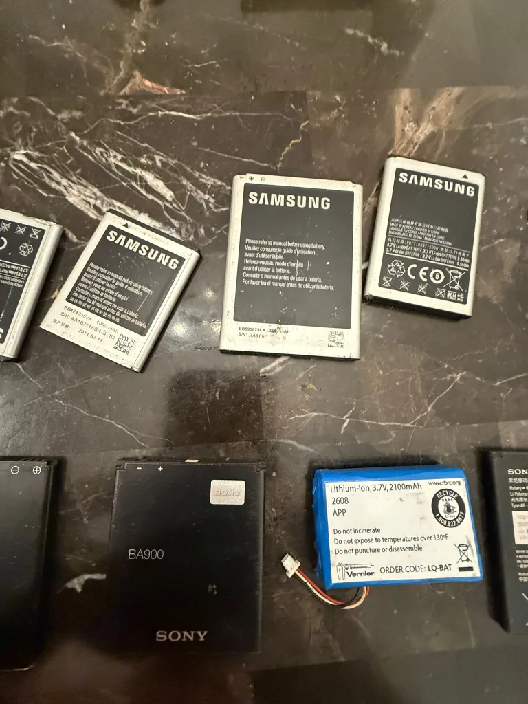Assorted Phone Batteries: Samsung, Huawei, Sony, ZTE thumbnail