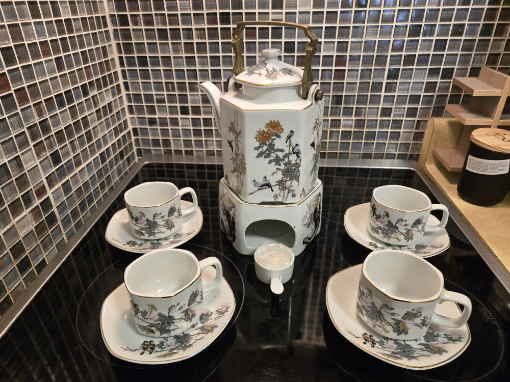 Vintage Tea Set with Warmer