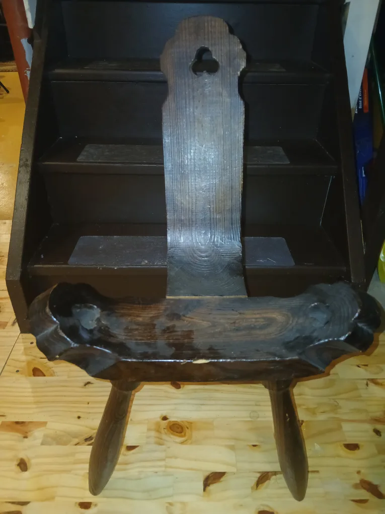 Antique Wooden Chair thumbnail
