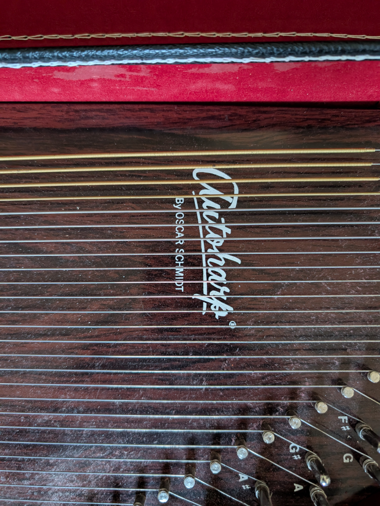 Oscar Schmidt 36 string Autoharp w/ Case - photo 4