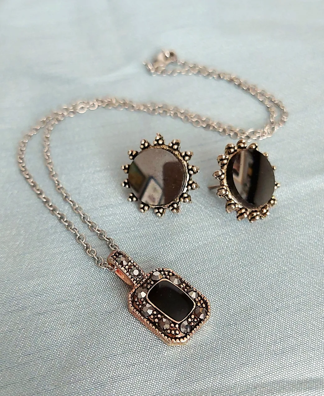 🇨🇦Vintage Necklace and Earring Set thumbnail