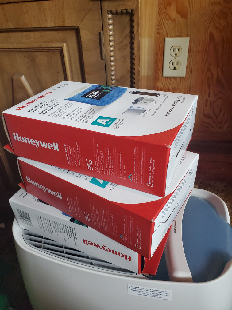 Honeywell Humidifier and filters - photo 2