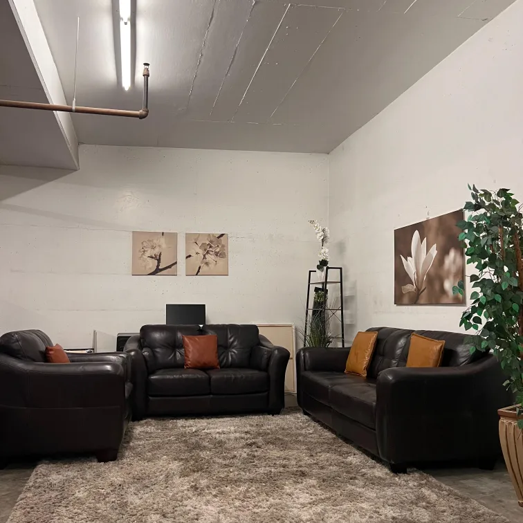 3 piece real  leather sofa set. 3 + 2 + 1 couch set. delivery thumbnail