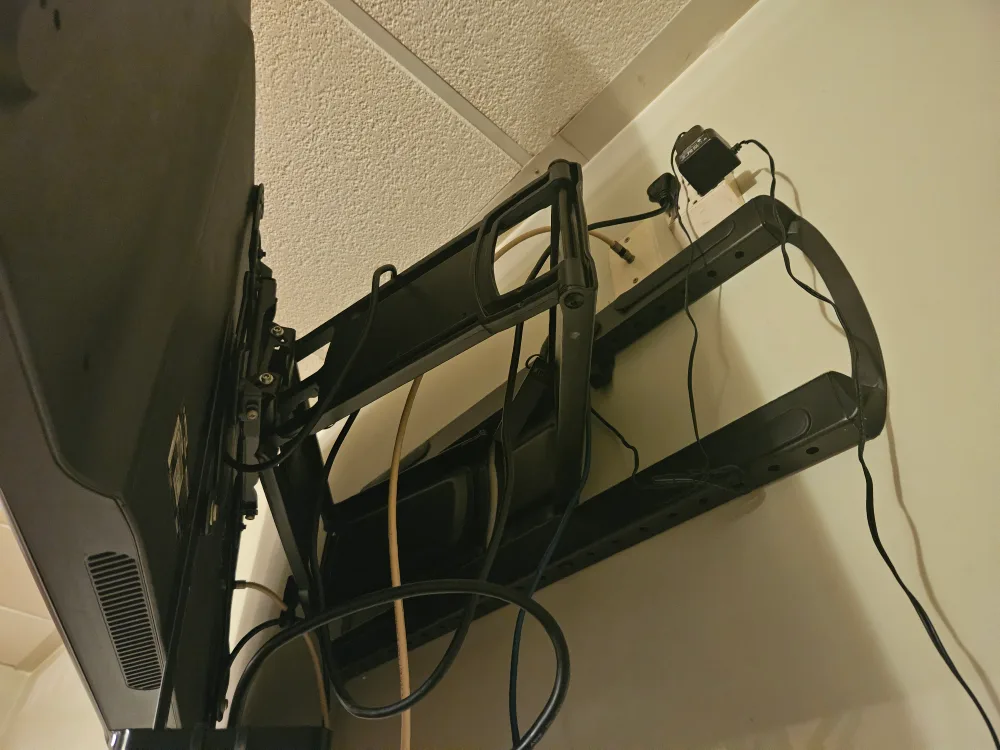 LG TV 55in with wall mount image indicator(3)