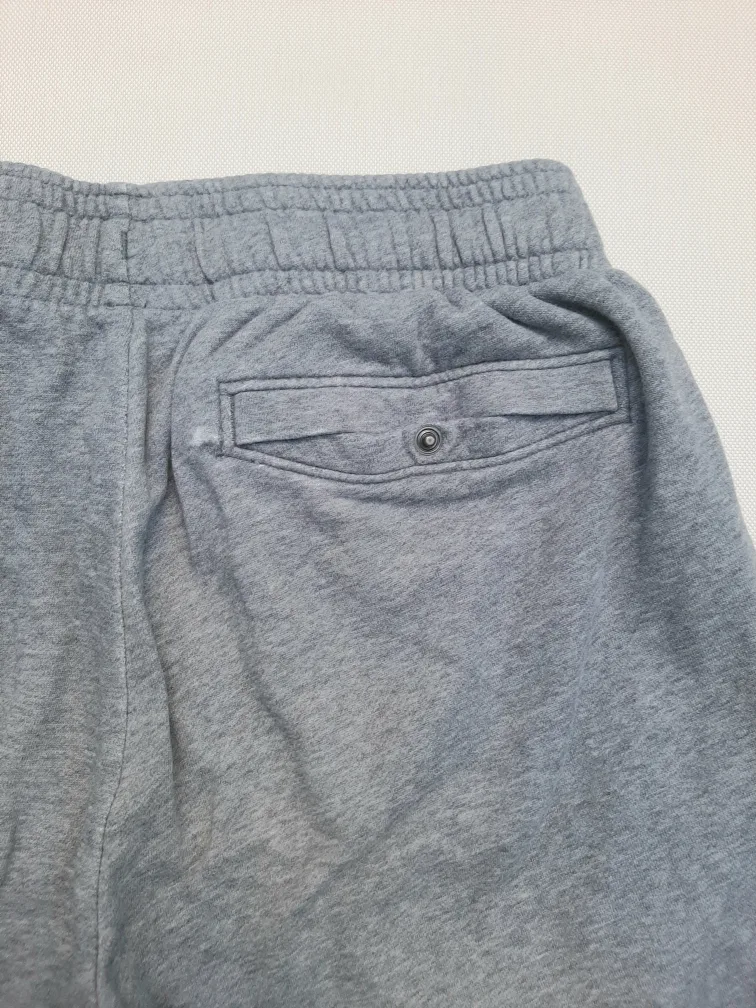 Under Armour Grey Sweatpants - Size M image indicator(4)