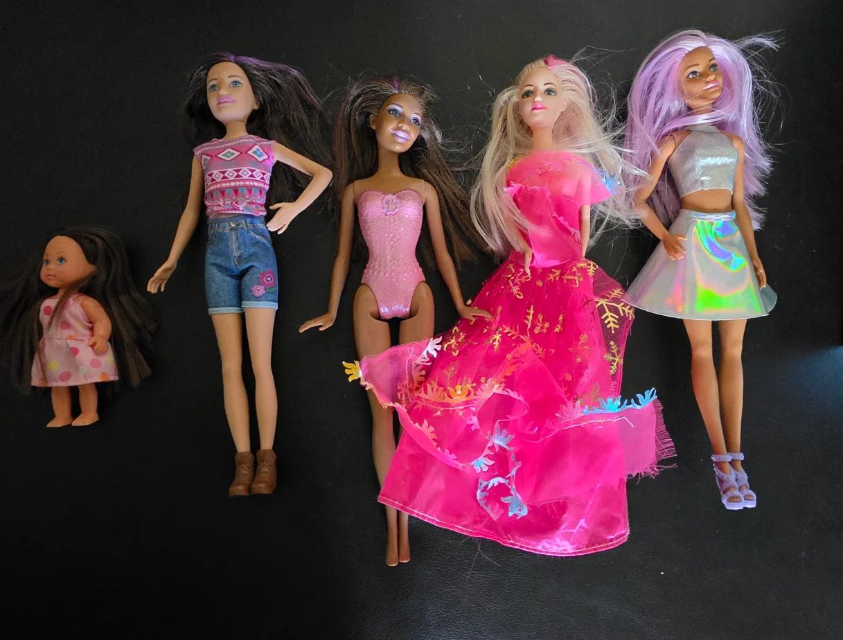 Barbie Dolls - Lot of 5 thumbnail