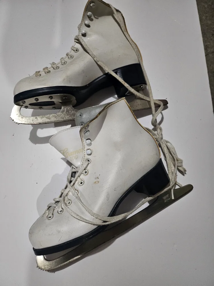 Cameo 400 White Ice Skates - Size 9 🇨🇦 thumbnail