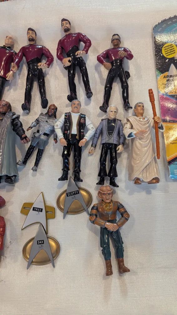 Star Trek TNG Action Figures Lot of 18 1990s Playmates image indicator(3)
