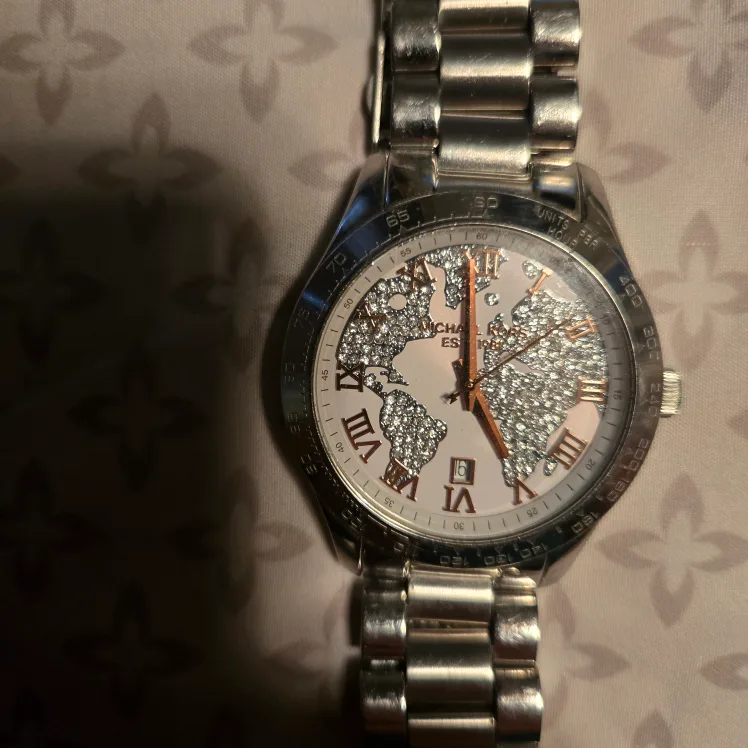 Michael Kors Women's Watch image indicator(2)