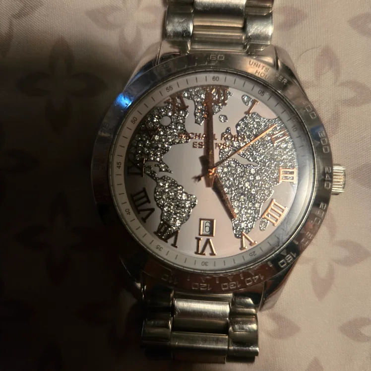 Michael Kors Women's Watch image indicator(5)
