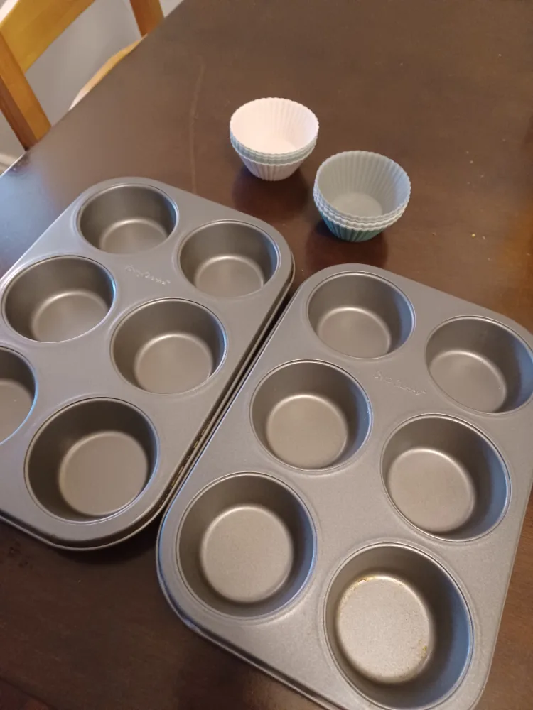 Muffin Pans (2) + Silicon liners thumbnail