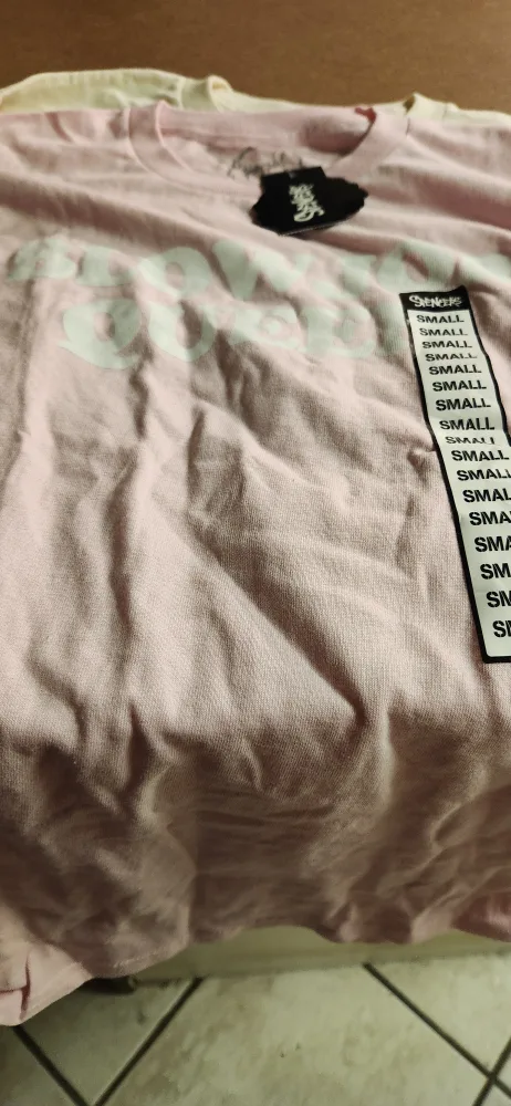 New Stenhouse T-Shirt - Size Small.🇨🇦 image indicator(2)