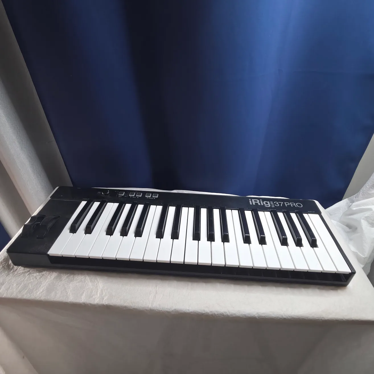 IK Multimedia iRig Keys 37 Pro MIDI Keyboard thumbnail