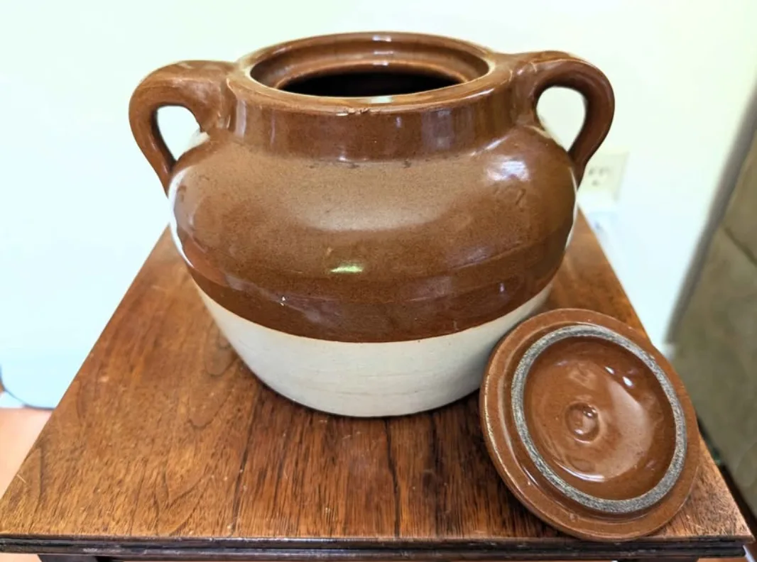 Medicine Hat Potteries Clay Bean Pot ~ 2 quart ~ 1940s image indicator(4)