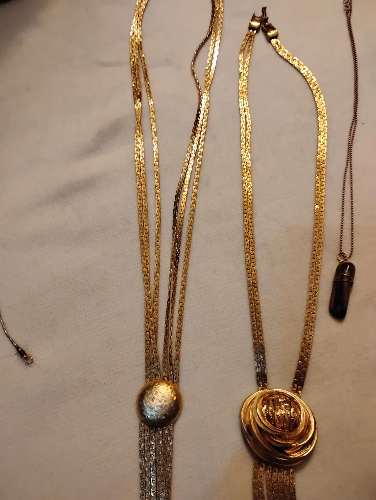 vintage Grosse 1964 Gold Tone Pendant Necklaces image indicator(4)