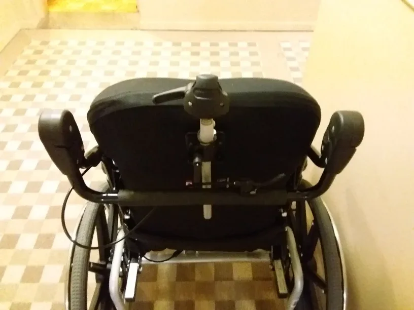 ➡️ Roho Healthcare Tilt Assist Wheelchair w / Table Attachment ♿ image indicator(5)