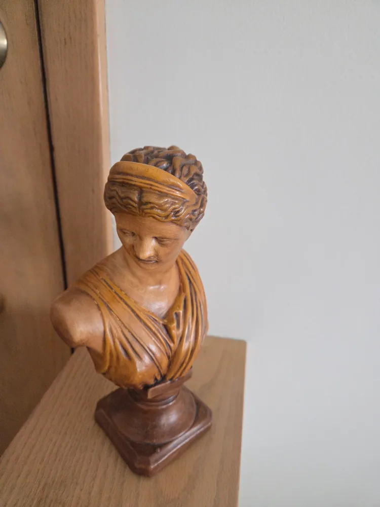 Bust Statue thumbnail