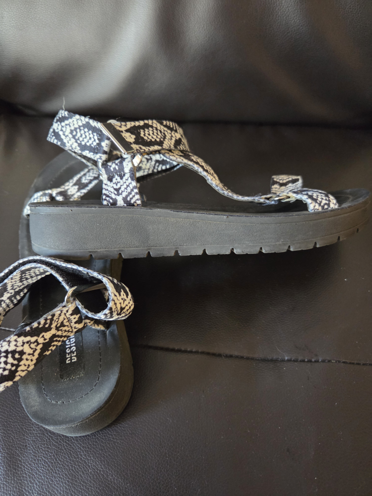 DESIGN LAB Sandals - Size 8 - photo 5