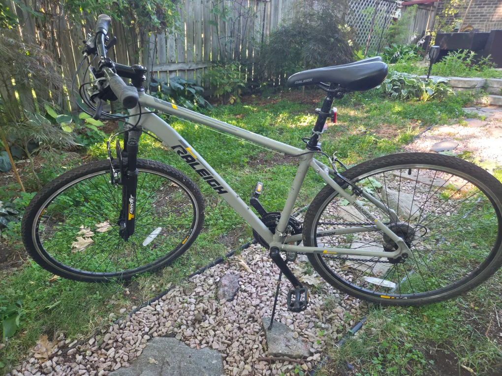 Raleigh Rivette Hybrid Bike - Great Condition! image indicator(2)