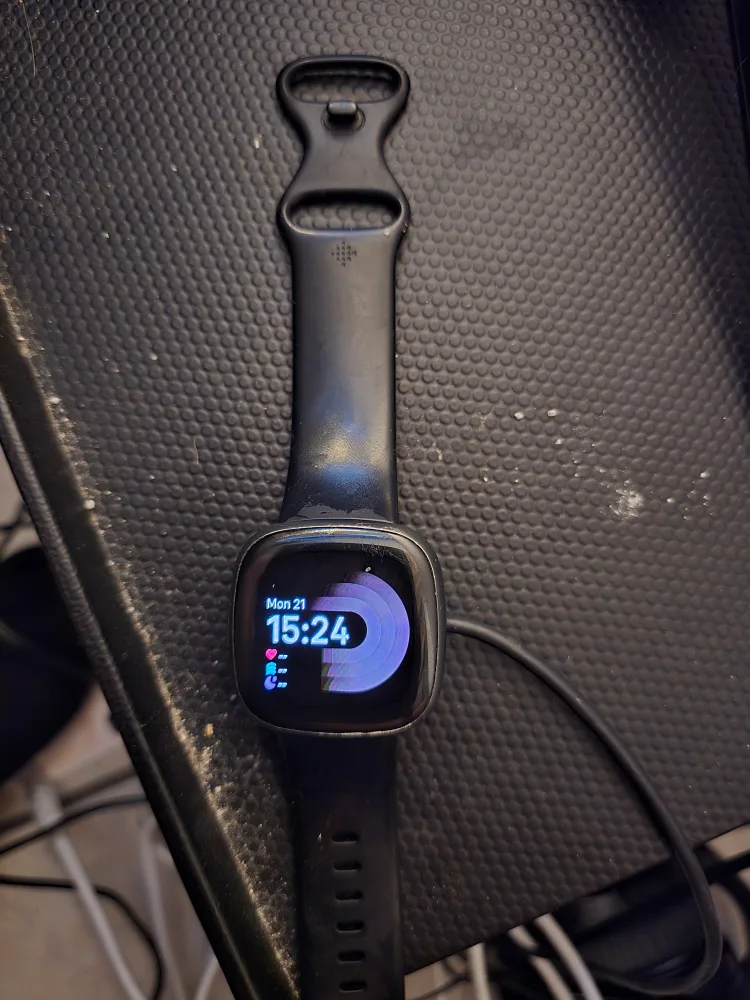 Fitbit Versa 4 Black Smartwatch thumbnail