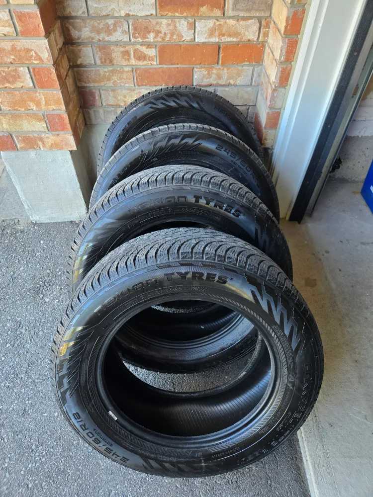 Nokian Hakkapeliitta R5 SUV 245/60R18 Winter Tires (Set of 4) image indicator(4)