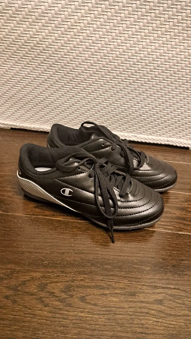✨️�⚽️brand NEW✨️ Champion Soccer (or Baseball) Cleats ⚽️ thumbnail
