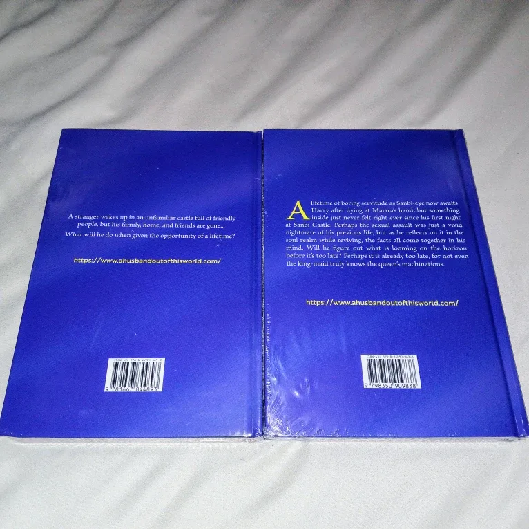 A Husband Out of This World Manga Set (including a free gift) image indicator(2)