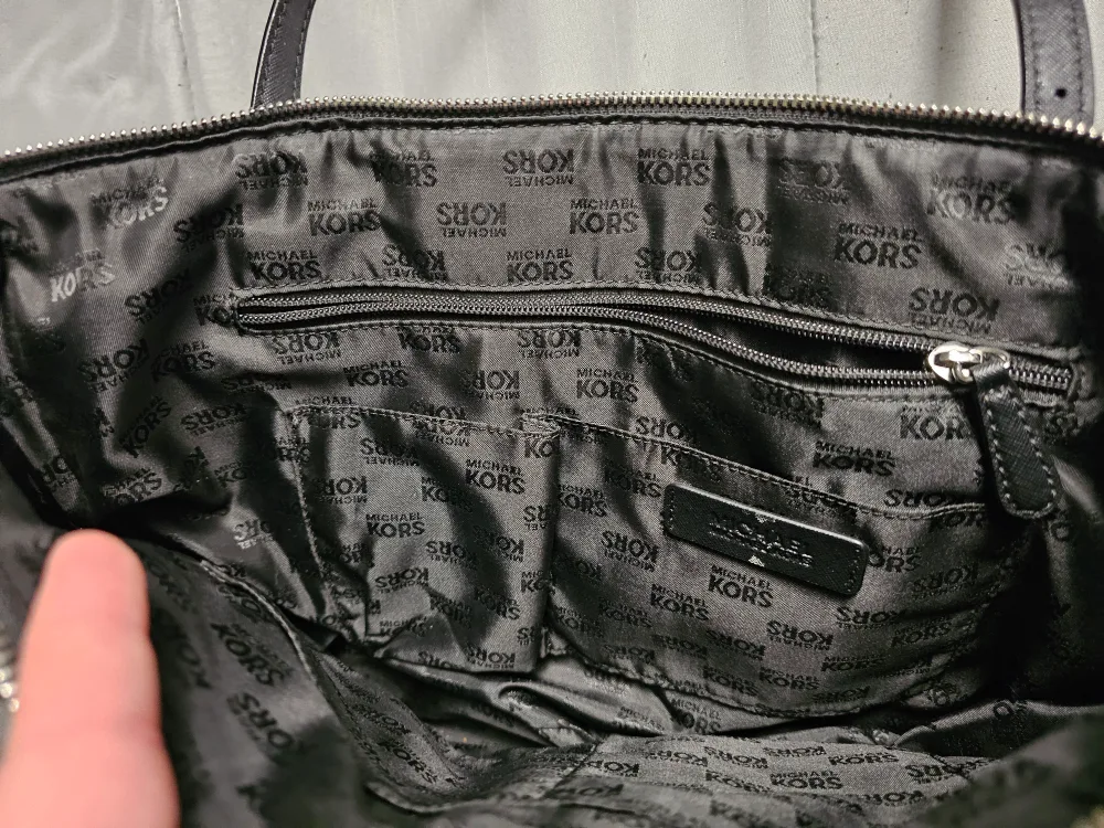 Michael Kors Black Tote Bag image indicator(2)