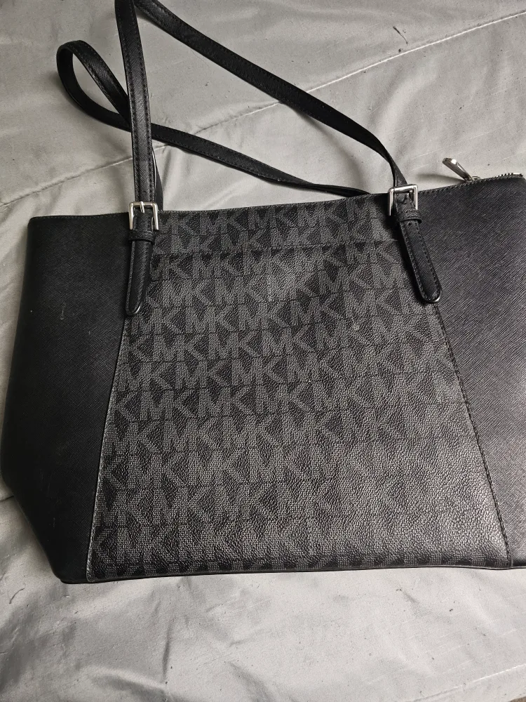 Michael Kors Black Tote Bag image indicator(4)