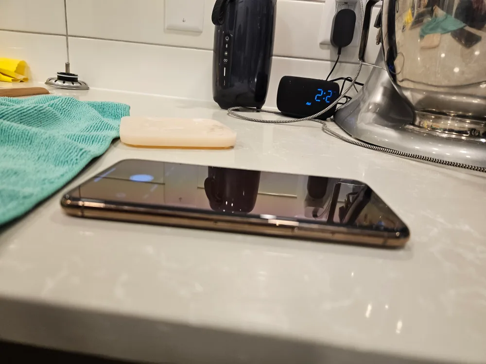 iPhone 11 Pro Max - Gold image indicator(7)