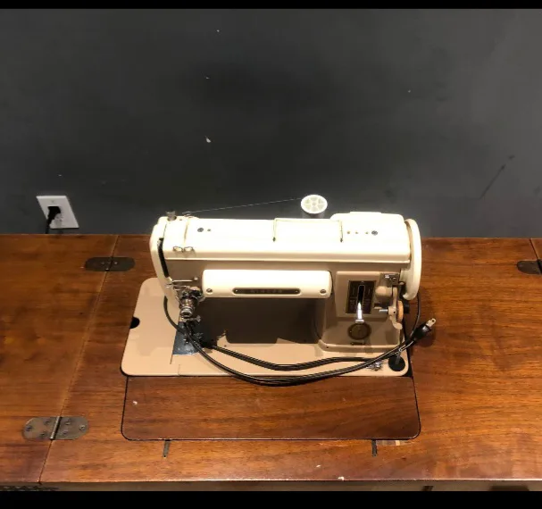 Vintage Singer Sewing Machine with Cabinet image indicator(4)