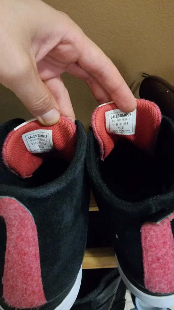 SALES SAMPLE Onitsuka Tiger Black Suede Sneakers Size 9 image indicator(2)