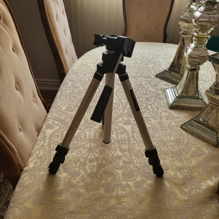 Digitek Lightweight Tripod thumbnail