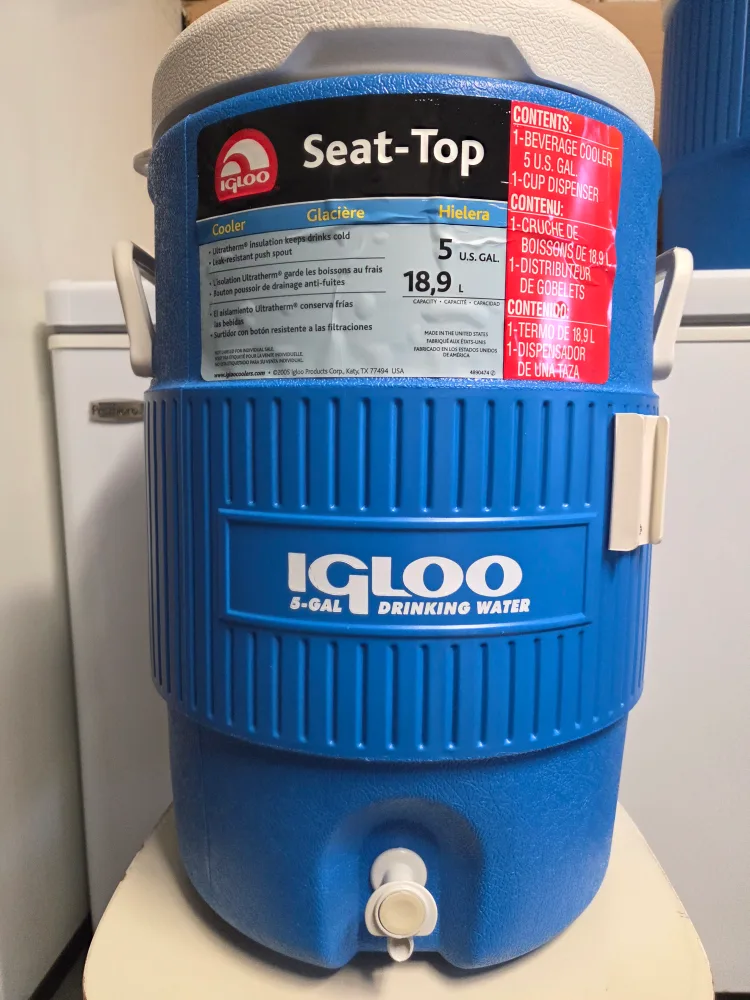 Igloo Seat-Top 5-Gal Drinking Water Cooler thumbnail