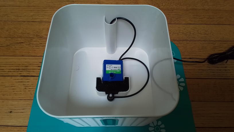 Wismika 2.5L Pet Drinking Fountain w/ Filters - photo 4