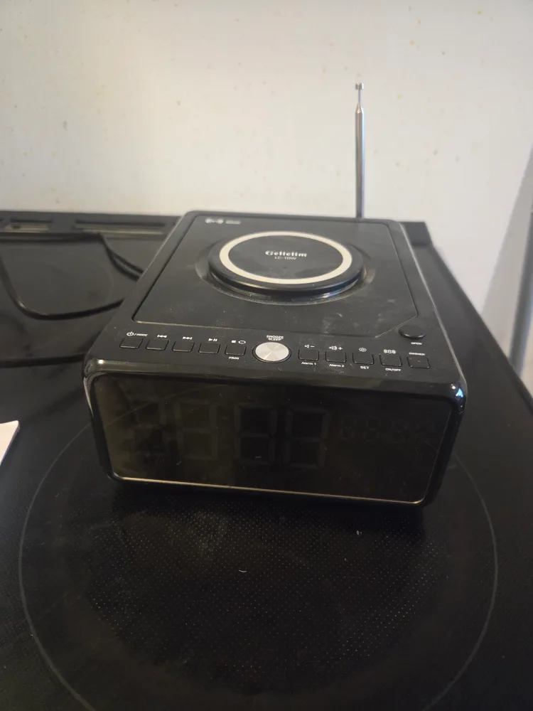 CD player/Clock radio/Bluetooth thumbnail