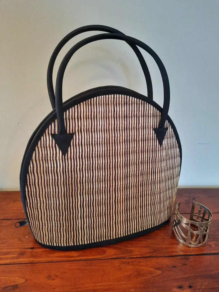 1960's Woven Straw Handbag with Black Trim thumbnail