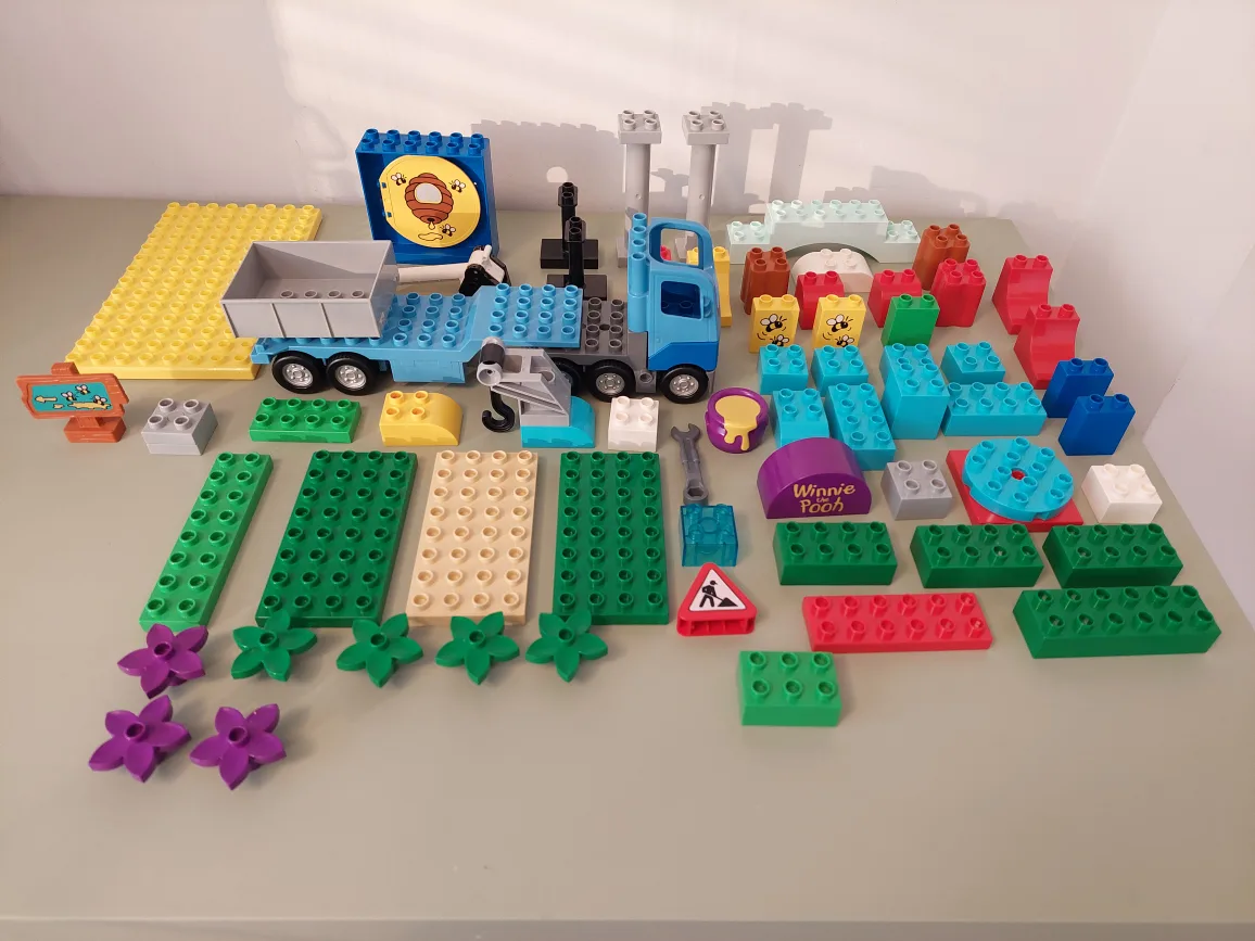 LEGO DUPLO Assorted Pieces (2.3 lbs) thumbnail