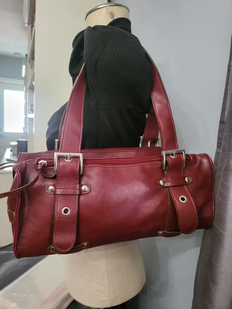 Y2K deep red shoulder/handbag image indicator(2)