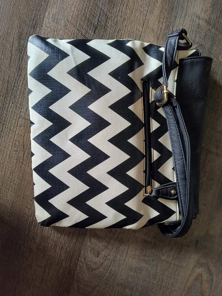 Assorted handbags thumbnail