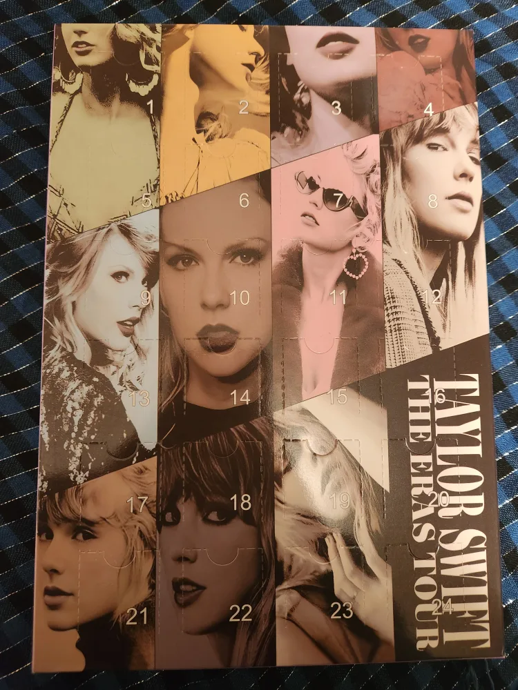 Taylor Swift Christmas Advent Calendar image indicator(2)