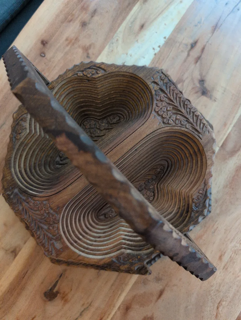 Intricate Wooden Collapsible Basket Serving 🇨🇦 image indicator(8)