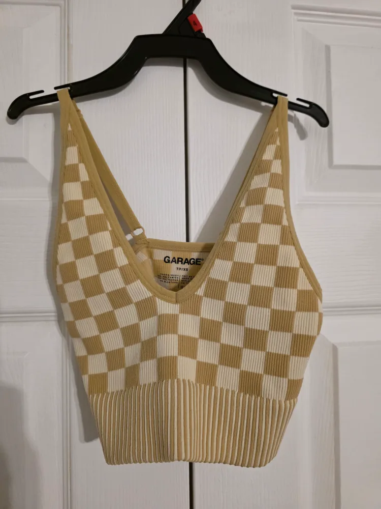 Crop tank thumbnail
