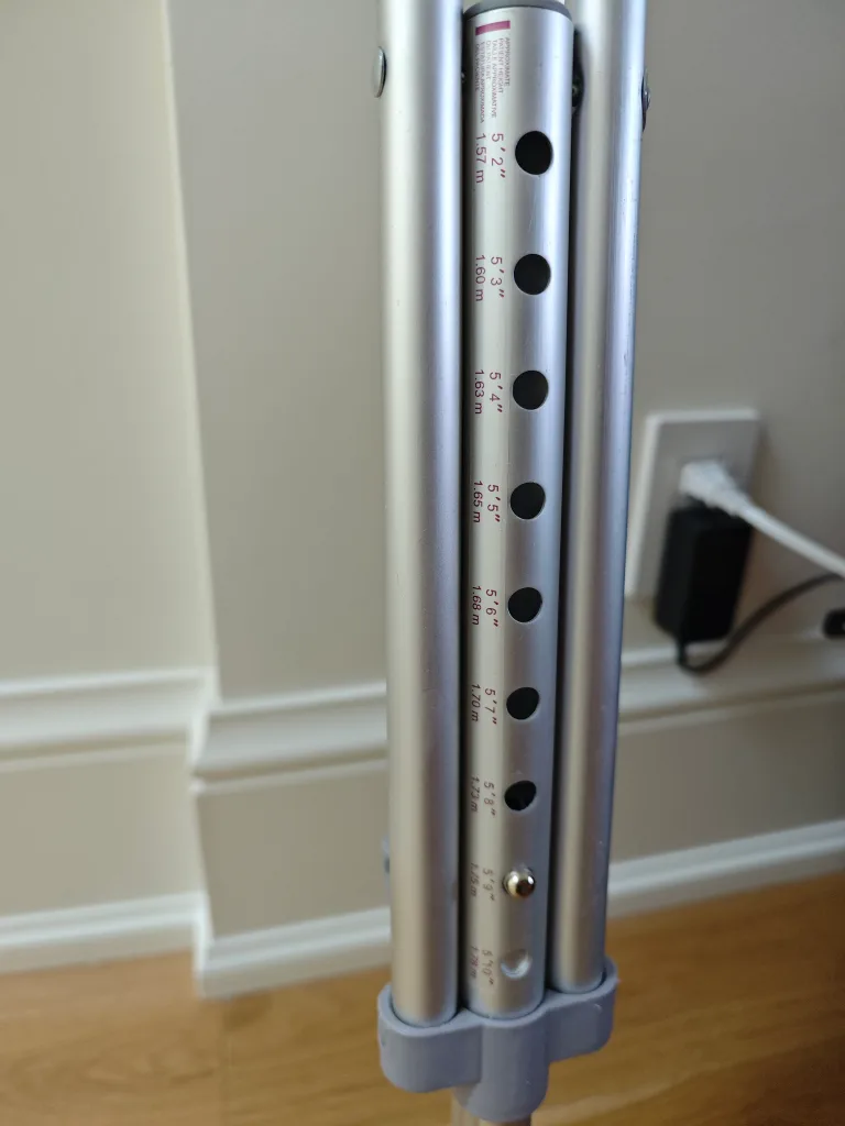 Adjustable Aluminum Crutches image indicator(2)