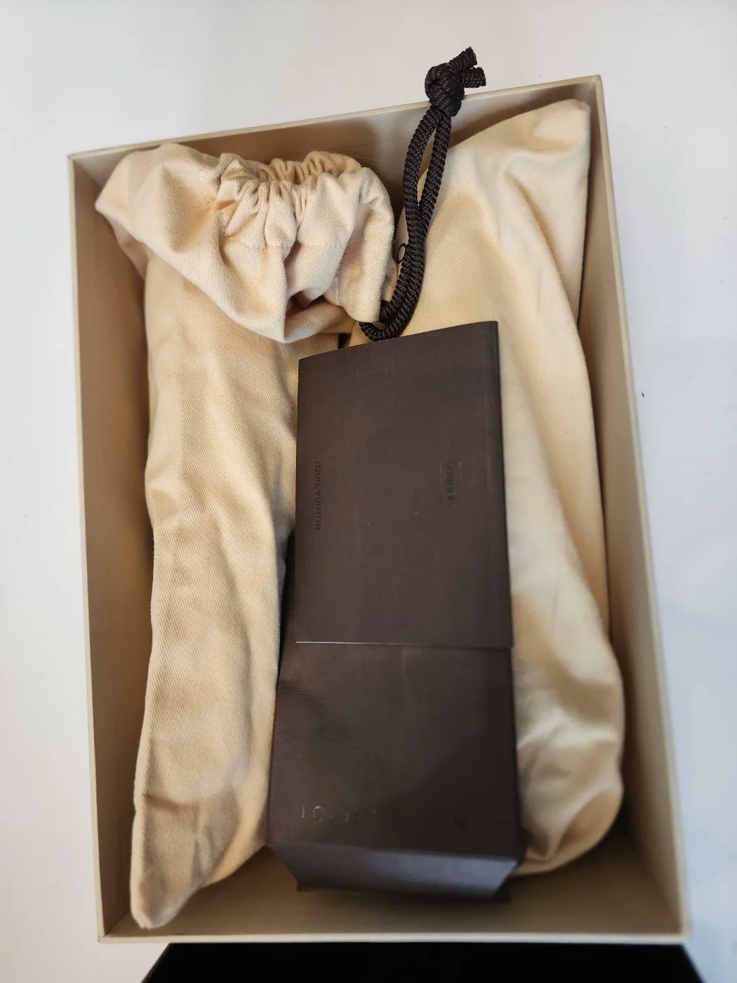 Retro Louis Vuitton Sneakers – Excellent Condition image indicator(9)